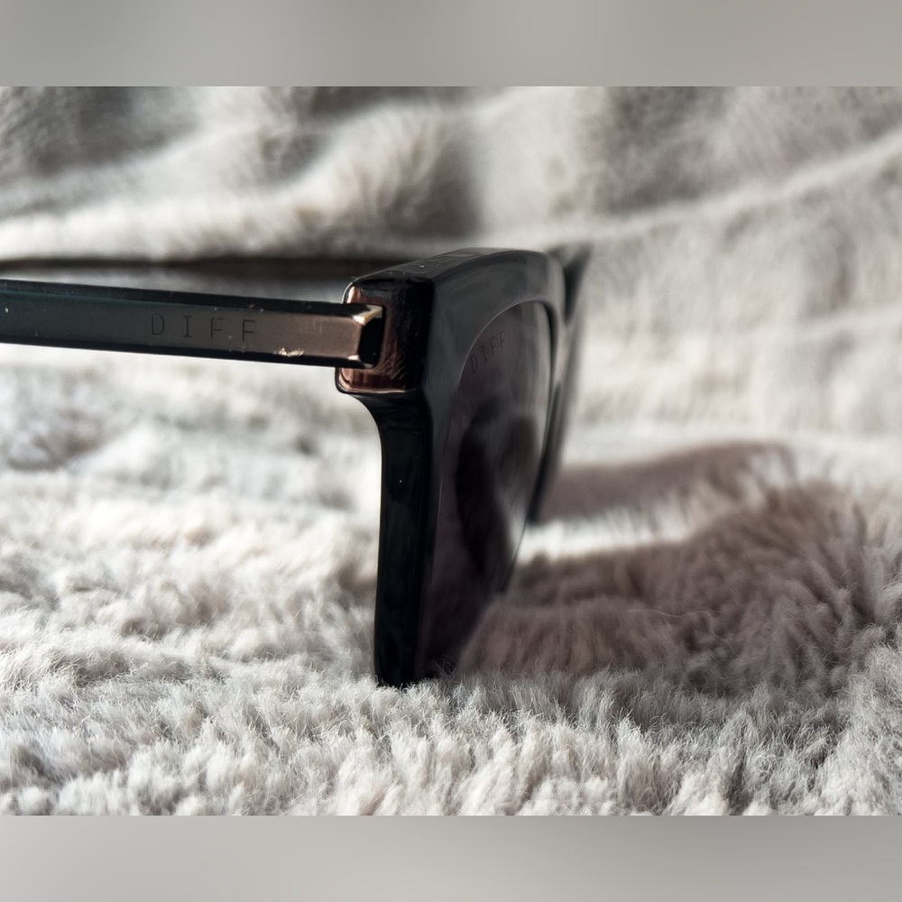 Diff Bella Sunglasses, Black Grey - image 3